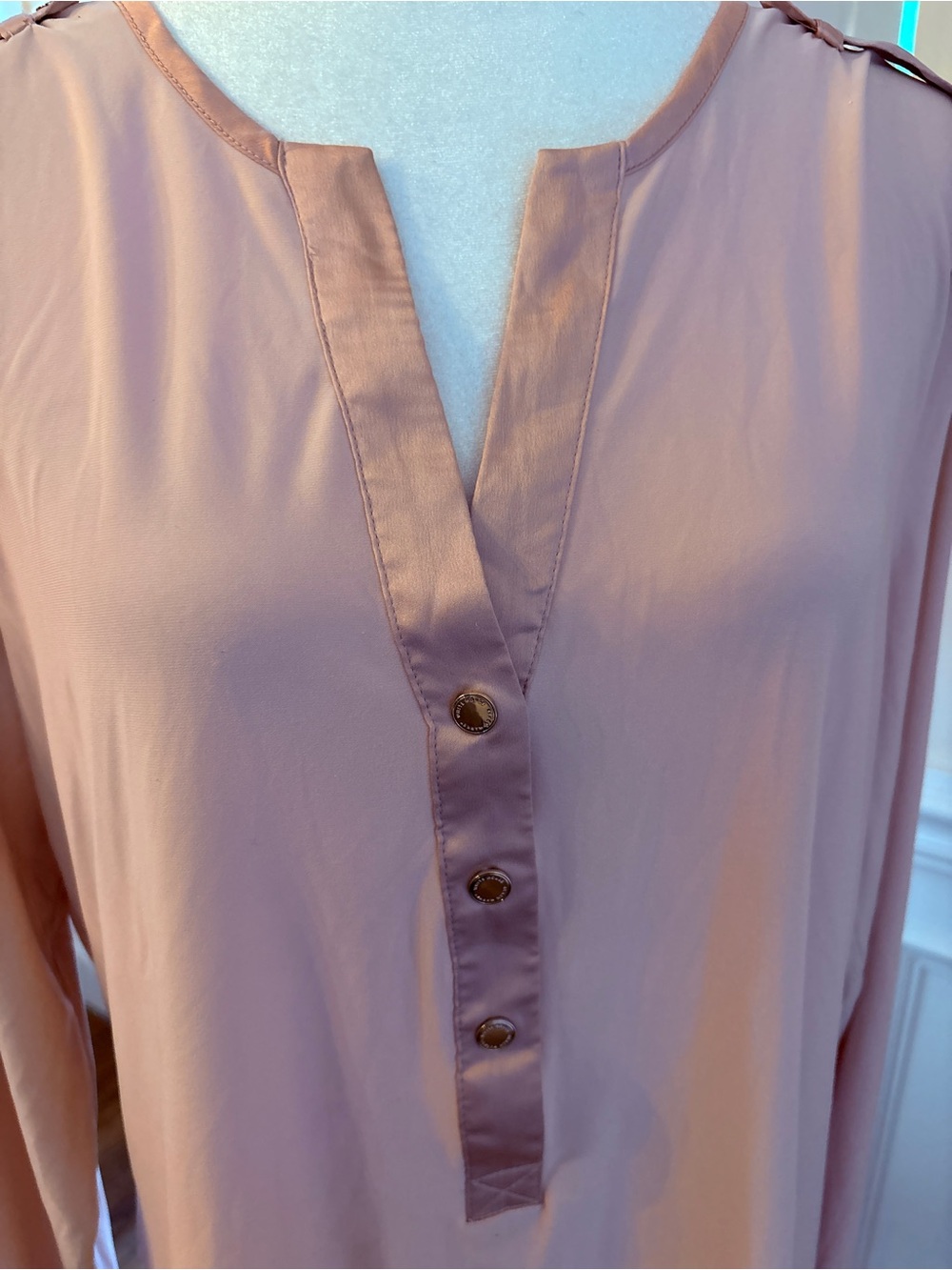 White House Black Market Soft Blush V-Neck Button-Trim Blouse - Picture 8 of 12